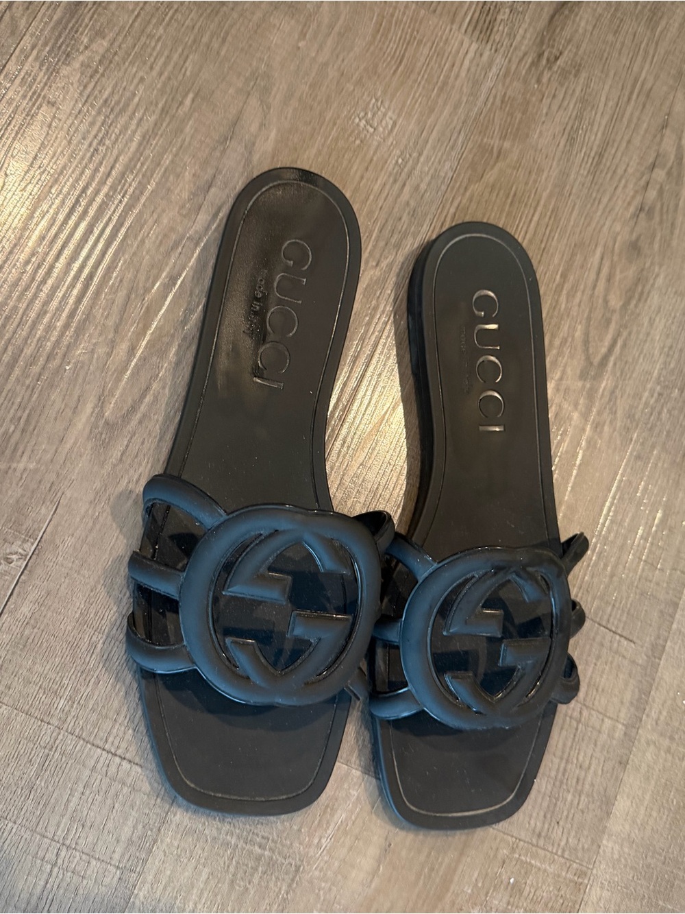 Gucci Black Leather Interlocking G Slide Sandals - Picture 2 of 8